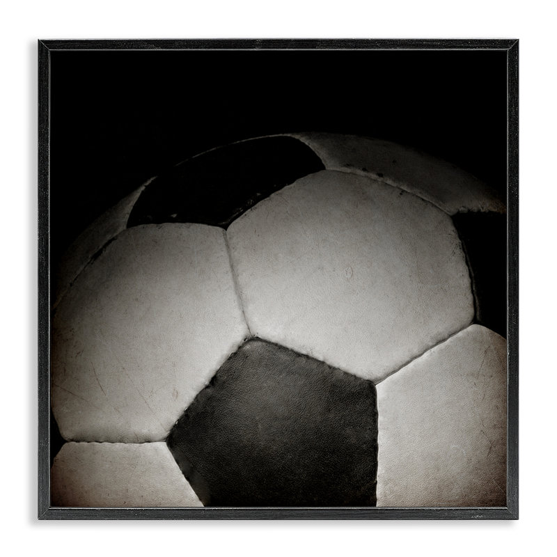 Giclée encadrée de soccer sur fond noir, design par Kim Allen, Giclée encadrée noir minuit, H 12 po x l 12 po