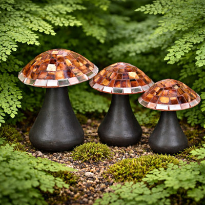 Famille de champignons en verre mosaïque