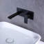 Robinet de salle de bain fixé au mur