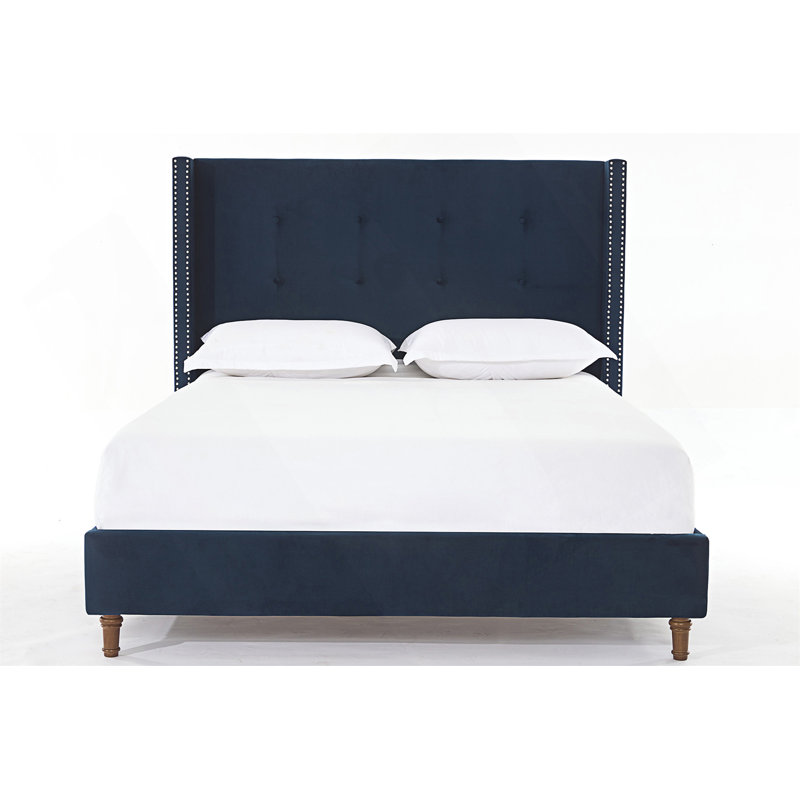 Grand lit tapissier avec tête de lit haute de 54 po, garniture cloutée élégante et structure en métal robuste pour un sommeil confortable