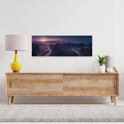 Misty Mountain River Twilight, paysage mystique dramatique coloré, art mural