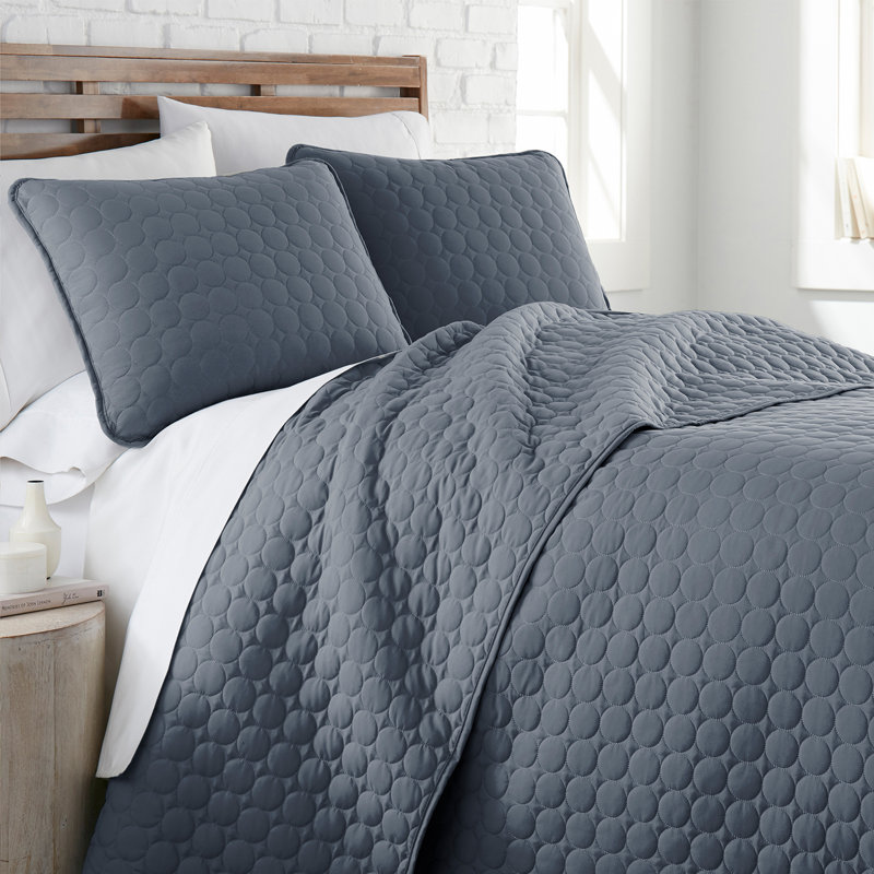 Southshore Fine Linens Southshore Essentials Quilt Set in Steel Blue, Double-Brushed Microfiber Oversized Embroidered Lightweight Quilt with 2 King Pillow Shams, King / California King