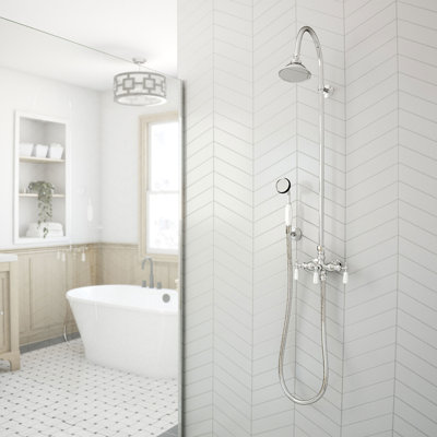 Ensemble de robinet de douche mural chromé avec douche à main Abbey (valve incluse)