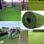 Golf mettant des tapis et des rouleaux de gazon artificiel vert sur mesure-123301330