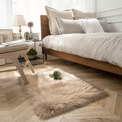 Maeliyah Faux Sheepskin Indoor Rug