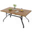 Table de salle à manger extérieure avec trou pour parasol et texture imitation bois