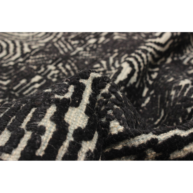 Tapis noir Tangier 4 pi 11 po x 7 pi 11 po