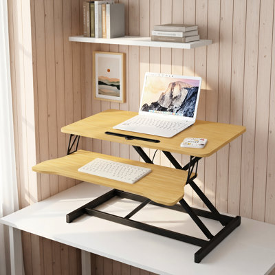 Convertisseur de bureau assis-debout de 32 pouces pour double écran et ordinateur portable, espace de travail à hauteur réglable avec surface de couleur naturelle, bureau d'ordinateur debout, surface de 31,5 x 15,7 pouces, configuration pour ordinateur portable solide