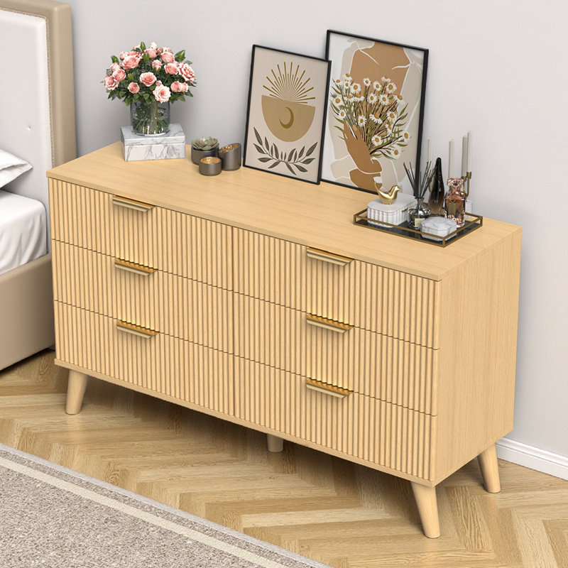 Commode cannelée en bois