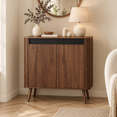 Meuble d'appoint à deux niveaux de 80 cm (31,5 po) avec fini grain de bois de noyer américain, buffet à 2 portes