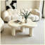 Table basse crème avec nuage blanc crème et centre moderne avec 3 pieds pour le salon, la chambre à coucher et le balcon