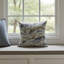 Coussin lombaire abstrait en mélange de duvet-72585489
