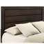 Grand lit à panneau foncé foncé, esthétique riche et saveur fraîche pour un style de chambre à coucher, atmosphère de décoration idéale