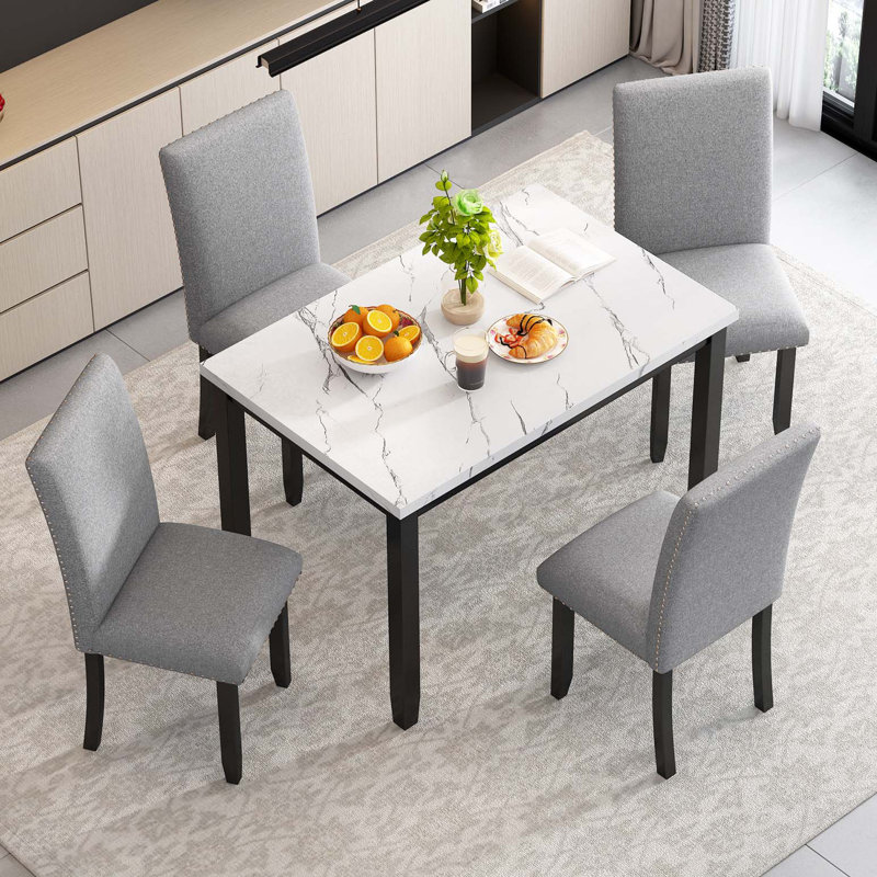 Ensemble de table de salle à manger 5 pièces pour 4 personnes, table de cuisine moderne et ensemble de 4 chaises, table de salle à manger en faux marbre avec 4 chaises rembourrées pour petits espaces