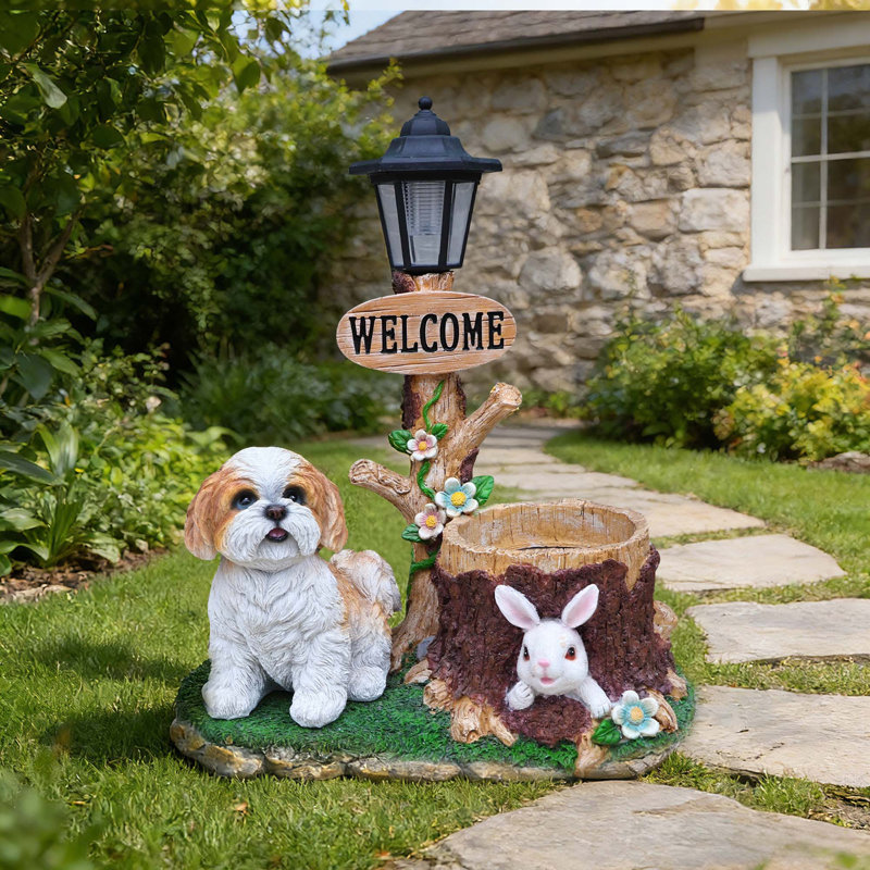 Charmante statue de jardinière en forme de lanterne solaire pour chien, parfaite pour la décoration extérieure et l'éclairage nocturne.