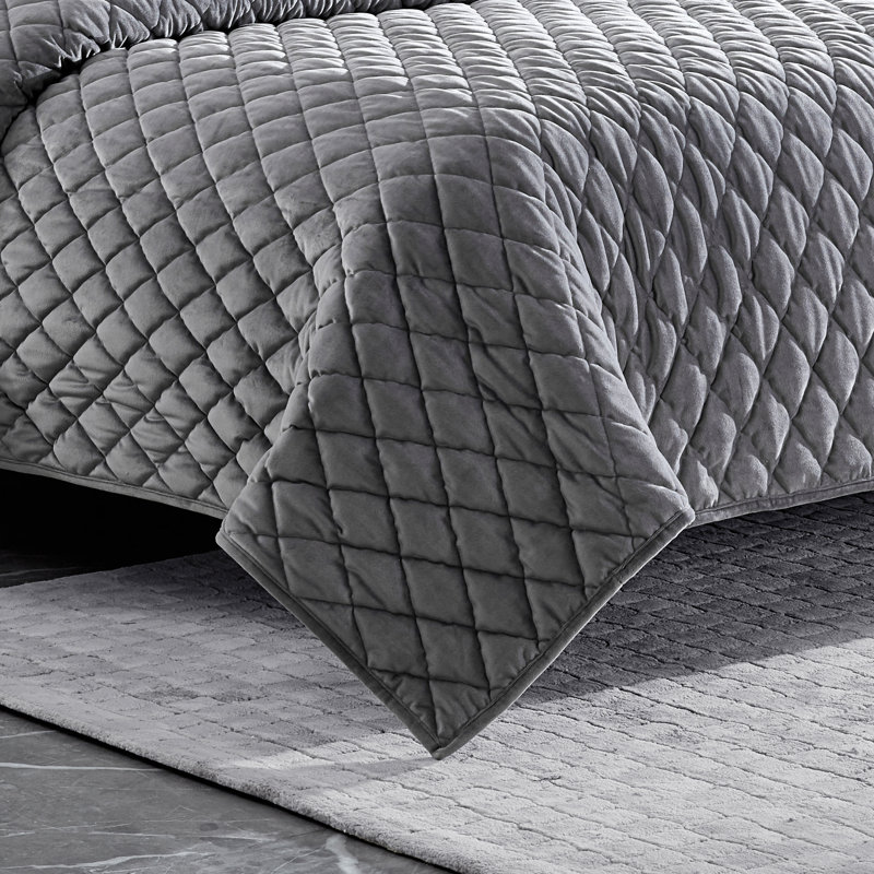 Diamond Velvet 3 Piece Quilt Set, Queen Quilt + 2 Standard Shams, Charcoal Grey