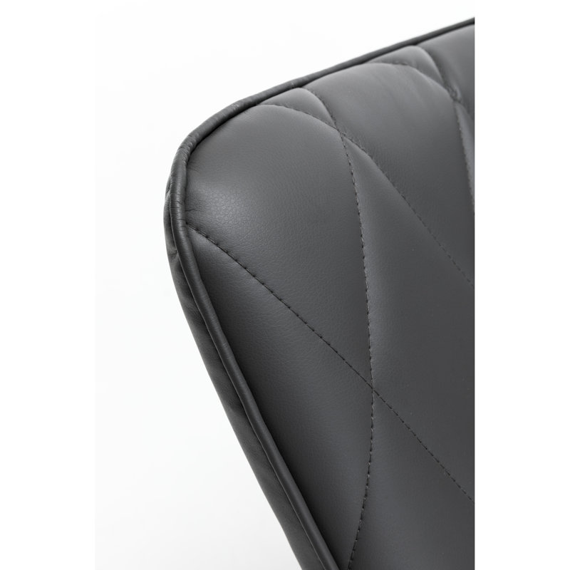 Une chaise berçante grise avec, offre un endroit relaxant - calme pour durer