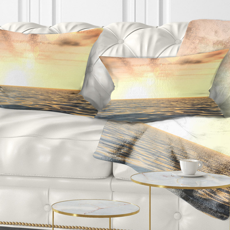 Magnifique seascape de plage avec des nuages sur un coussin lombaire, Rectangle 12" x 20"