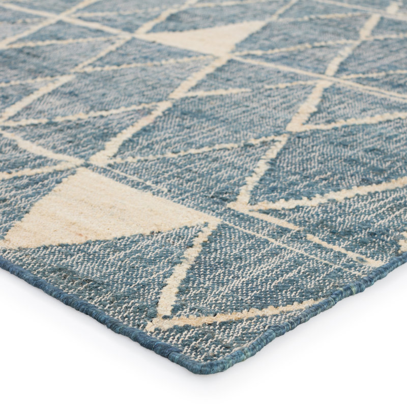Area Rug in Navy/Beige, Rectangle 5' x 8'