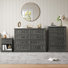 L'ensemble de chambre à coucher 4 pièces 4 pièces comprend une commode 8 tiroirs, une commode haute 5 tiroirs et deux tables de chevet avec bibliothèque