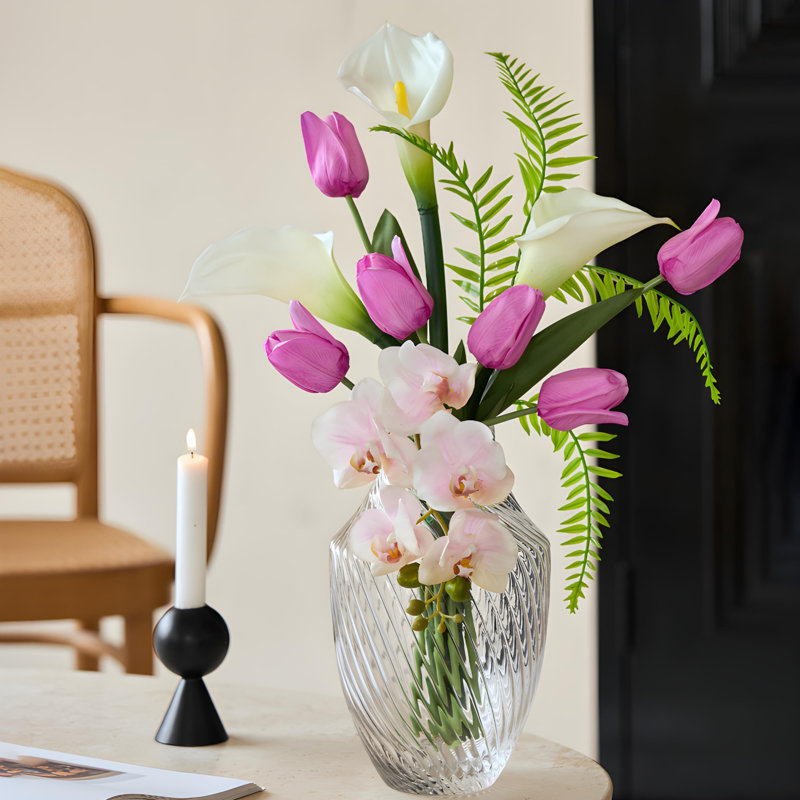 Ornements de fleurs simulées