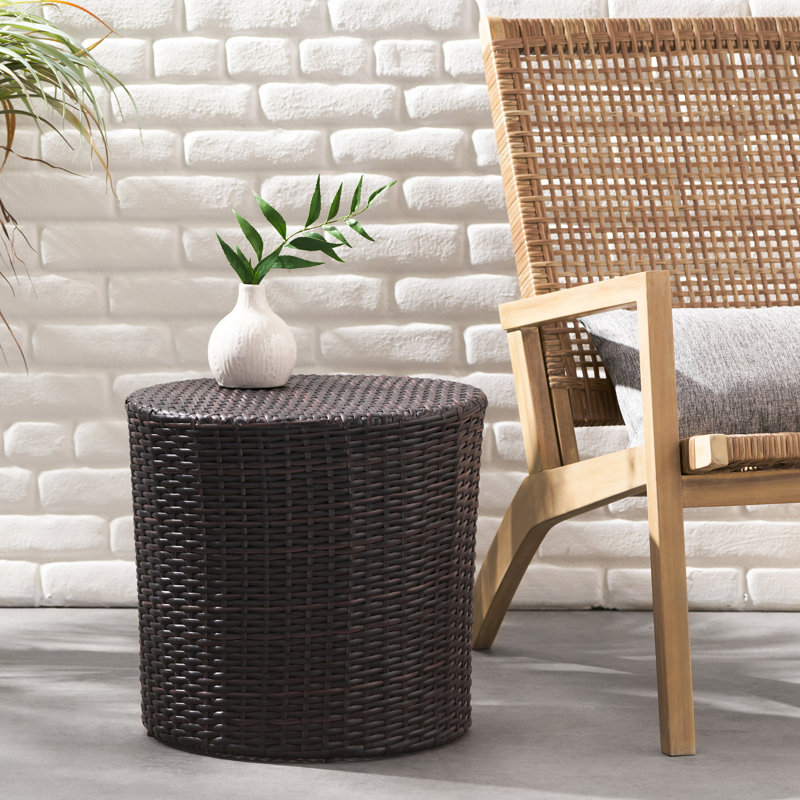 Table d'appoint tendance - Restez dans le style en plein air