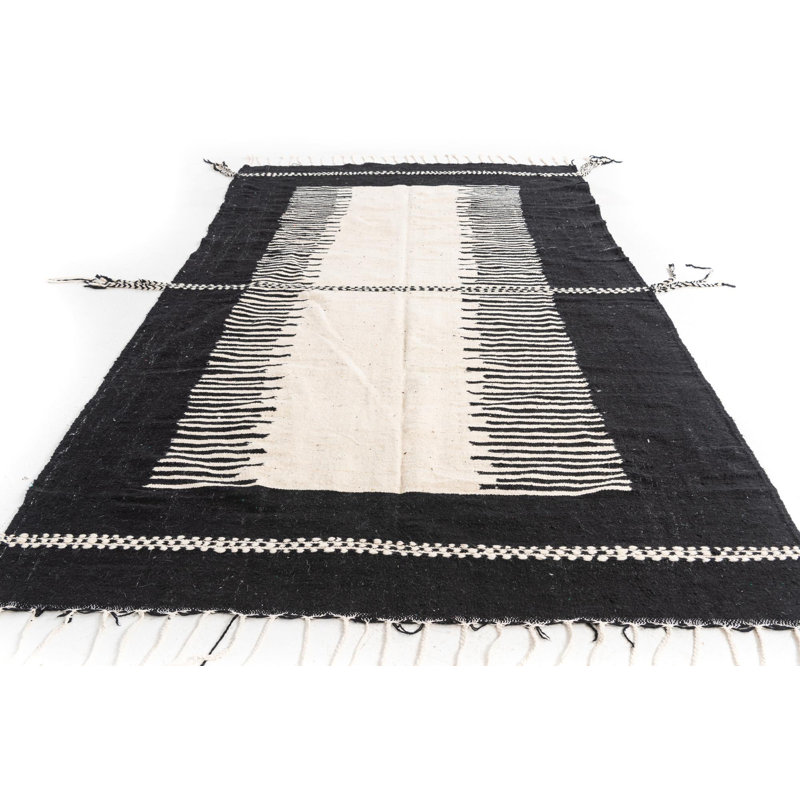 Tapis noir et blanc Mosser
