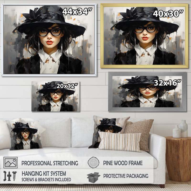 Élégance, portrait en mode monochrome II - art mural Chanel, Cadre doré à coins fermés, H 12 po x l 20 po x P 1 po
