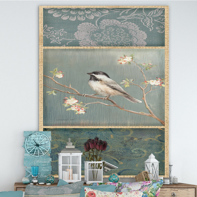 «Farmhouse Triptych of Blue Ornaments and Chickadee», reproduction d'art sur toile tendue, H 40 po x l 30 po x 1,5 po