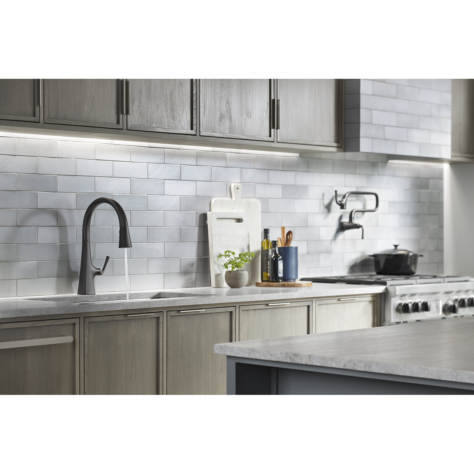 Graze Pull-Down Single Handle Kitchen Faucet With Three-Function Sprayhead With Accessories, Matte Black