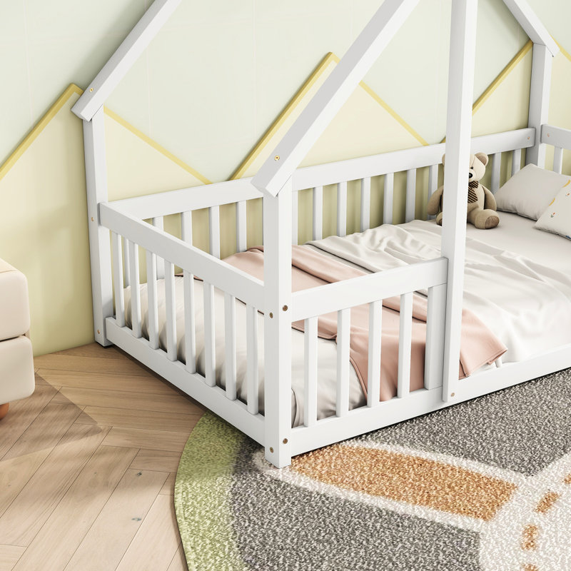 Lit double blanc en forme de maison avec clôture et barrières de sécurité - Fabriqué en pin de qualité pour un sommeil durable