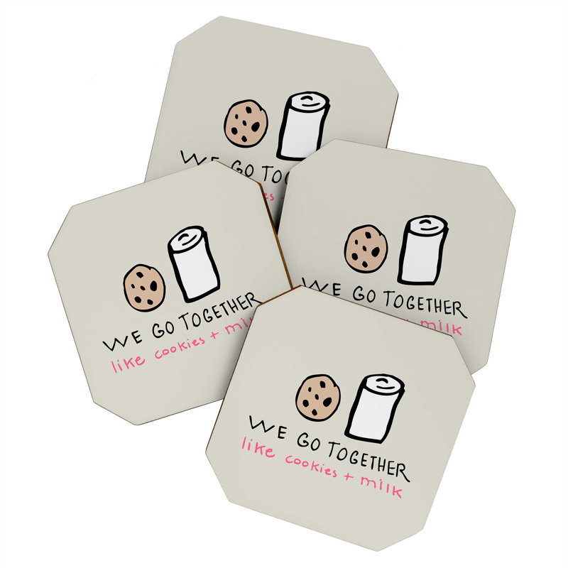 Allyson johnson comme les biscuits et les sous-verres à lait
