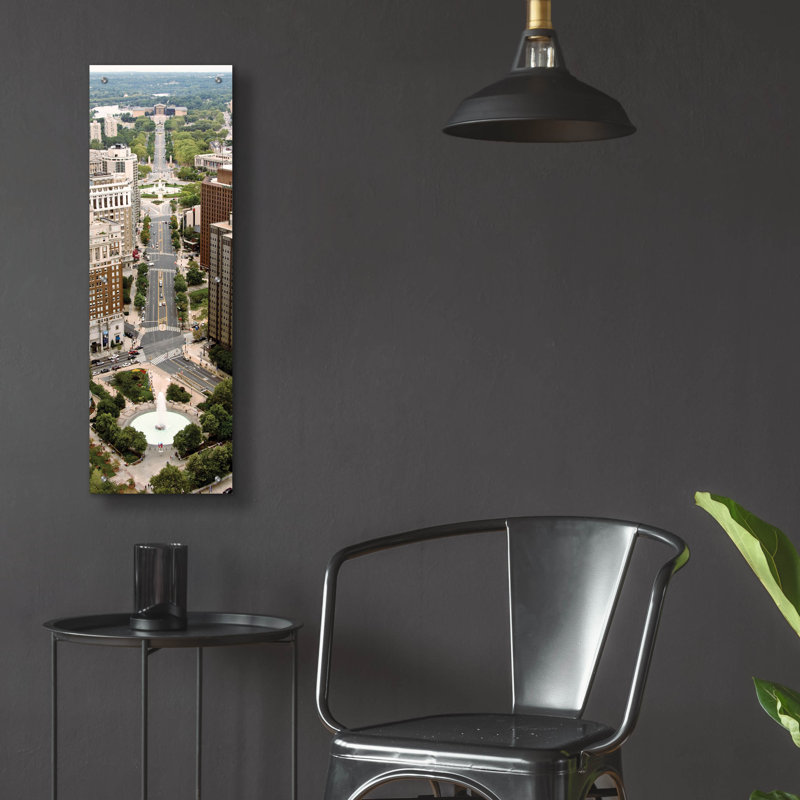 «Benjamin Franklin Parkway» par Erin Clark, art mural en verre acrylique, H 36 po x l 12 po