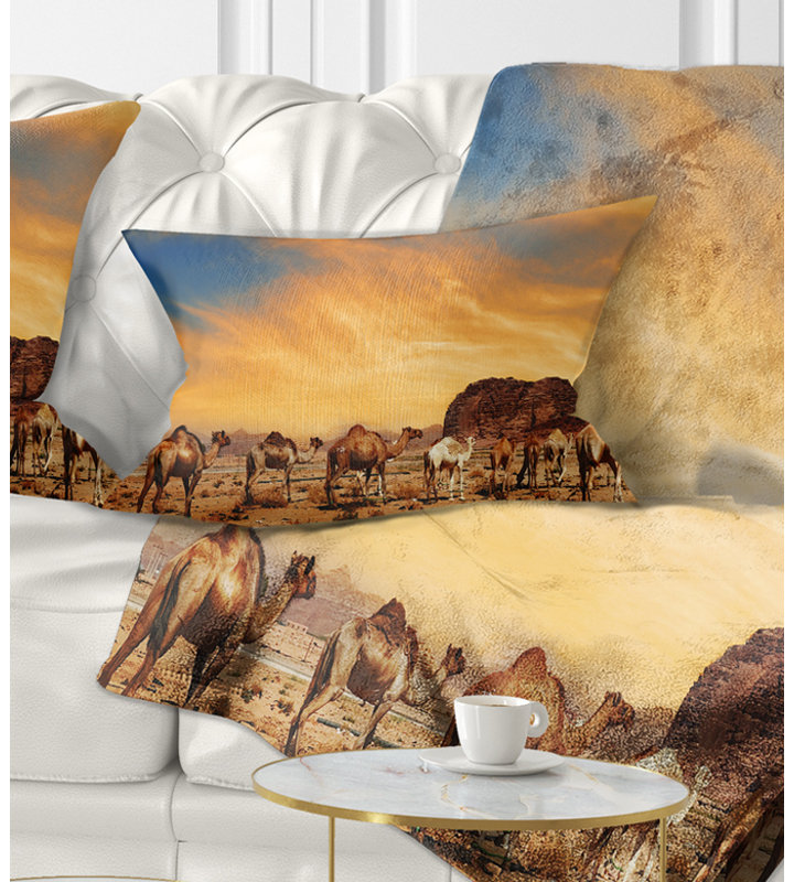 Chameaux dans le Wadi Rum - coussin à imprimé paysage