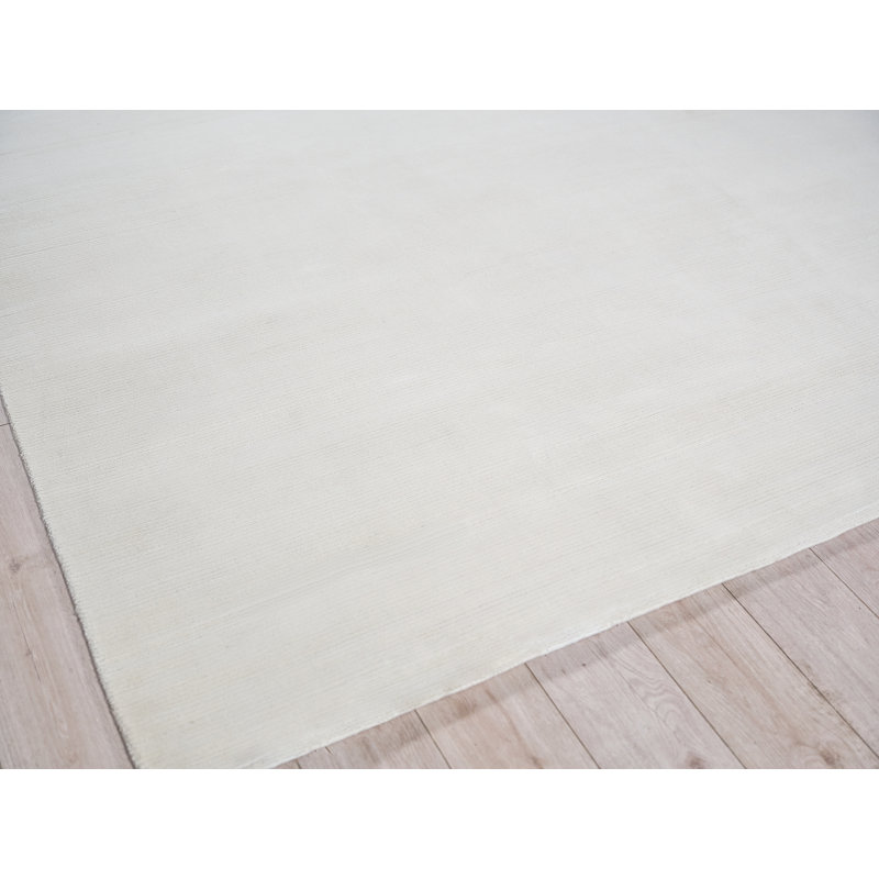 Pavia Modern Hand Loomed Area Rug in White, Rectangle 4' x 6'