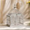 Cage à oiseaux rétro en métal blanc avec finition rouillée et design arqué élégant - Décoration rustique