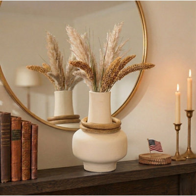 Petit vase de table Contour Small avec accents en bois et finition mate