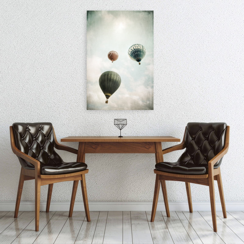 «Floating Hot Air Balloon Dreamy Peaceful Serene Summer Landscape», reproduction d'art mural, 36" H x 24" W