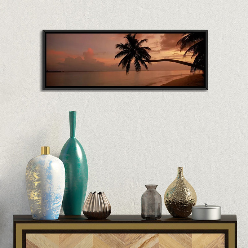 «Fihalhohi Island, Maldives», reproduction de photo sur toile tendue, H 12 po x l 36 po x P 1,5 po, Toile avec cadre noir