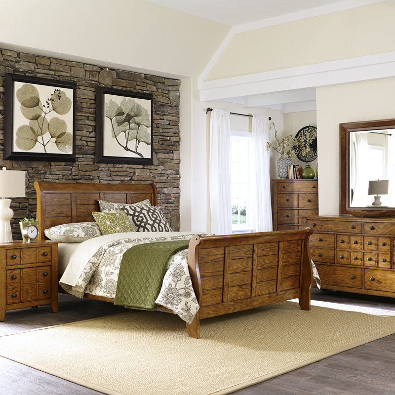 Ensemble de chambre à coucher avec lit-bateau, commode et miroir Oconee, Très grand lit, Light Brown