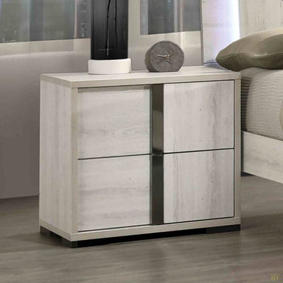 Table de chevet en mélamine de style contemporain avec poignées chromées et tiroirs en queue d'aronde de style contemporain pour chambre à coucher