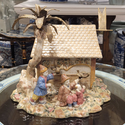 Figurine en porcelaine avec accents bronze