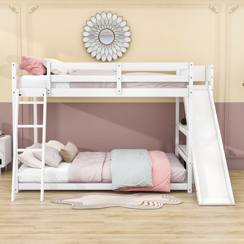 Lit superposé double en bois avec échelle, glissade et trois tablettes Caloundra, Blanc