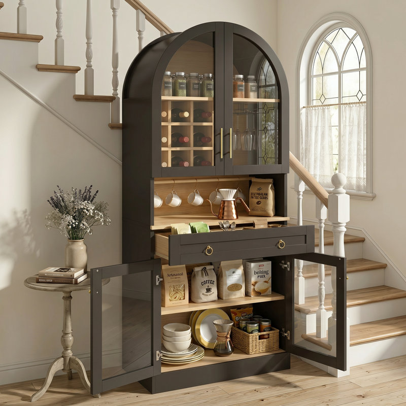 Armoire à vin 70 po de haut style Mid-Century arquée, bar à café avec portes réglables en verre trempé et porte-bouteilles