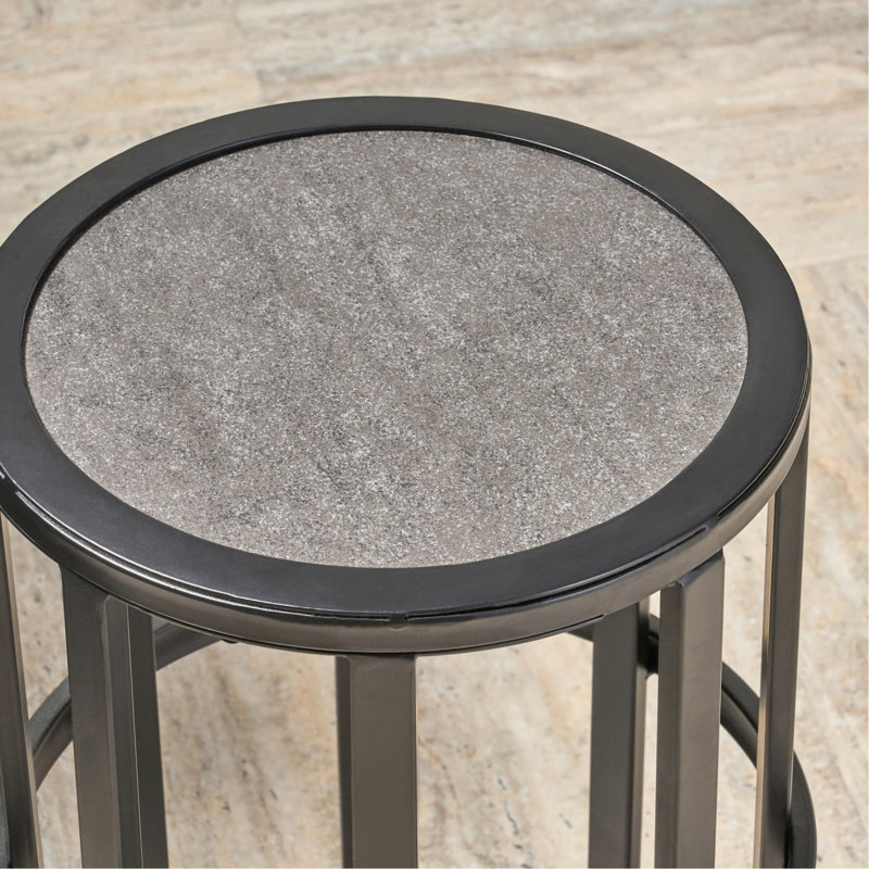 La table d'appoint de patio en tuiles de céramique grises et en fer ajoute une touche d'élégance à la table