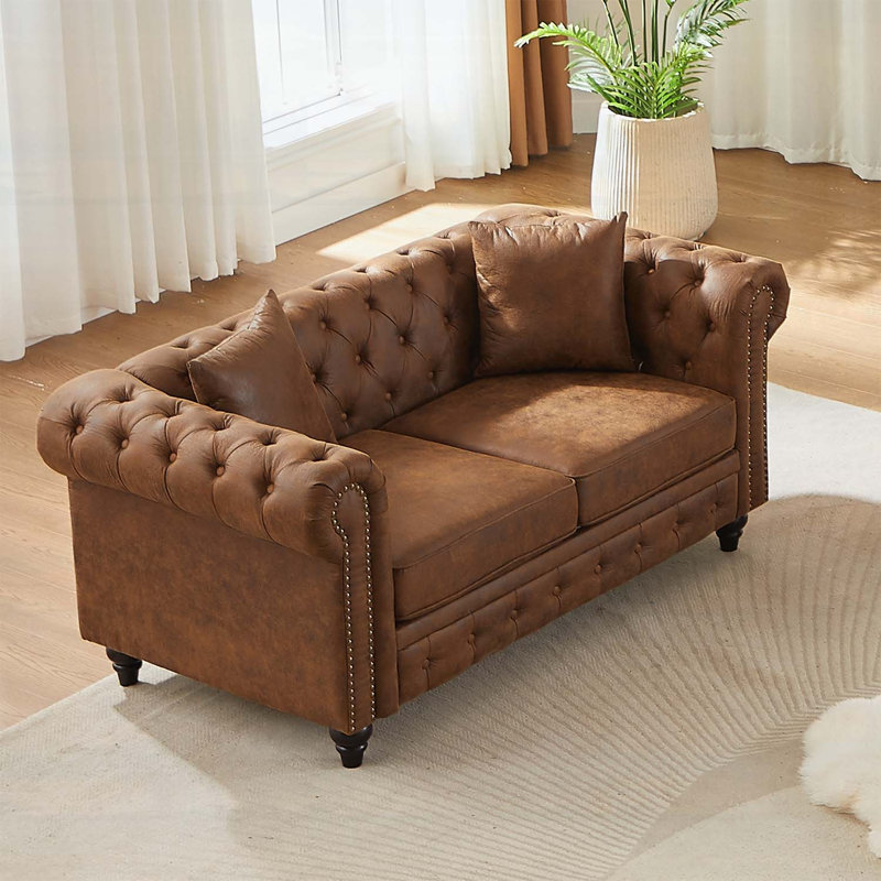 Canapé Chesterfield de 63,5 po au design contemporain, canapé modulaire en tissu Tech pour le salon, capitonné avec accoudoirs cloutés et 2 coussins décoratifs