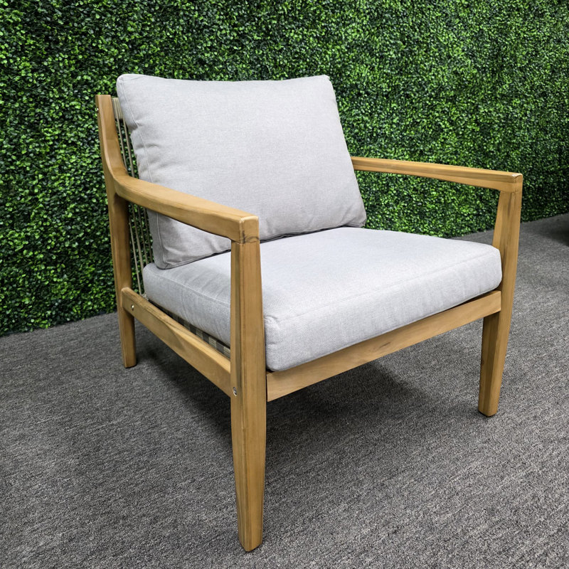 Fauteuil club en bois d'acacia massif Zaryna