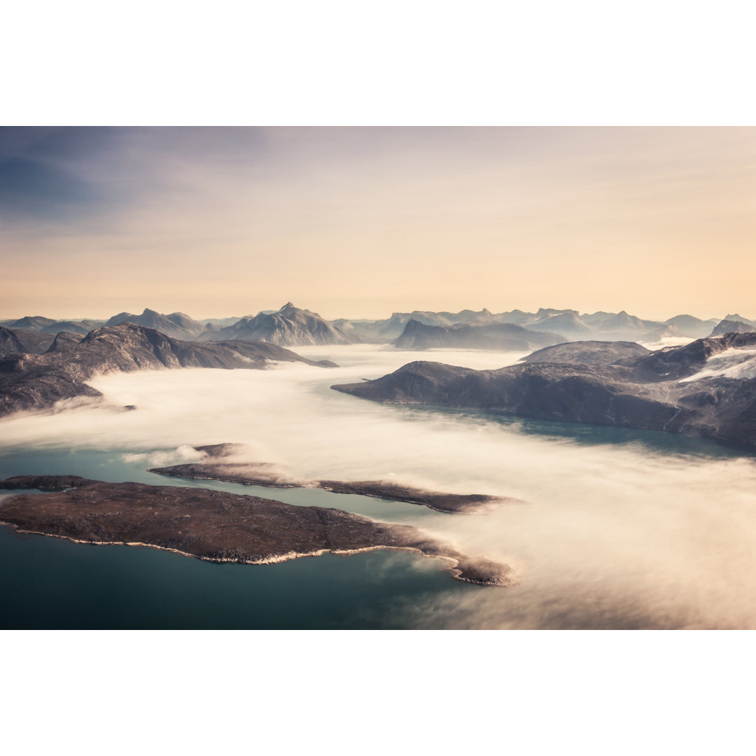 Luftaufnahme Grönlands Fjordküste von Mlenny - Kunstdrucke