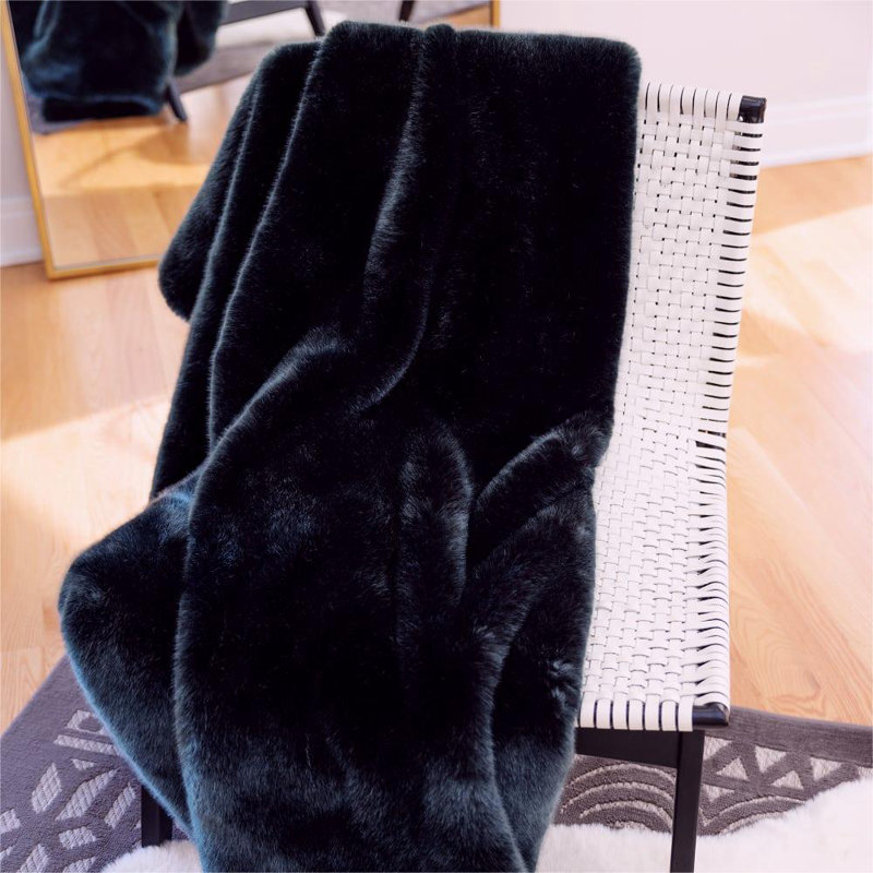 Tapis noir en fausse fourrure Adstock, Nouveauté 2 pi x 4 pi