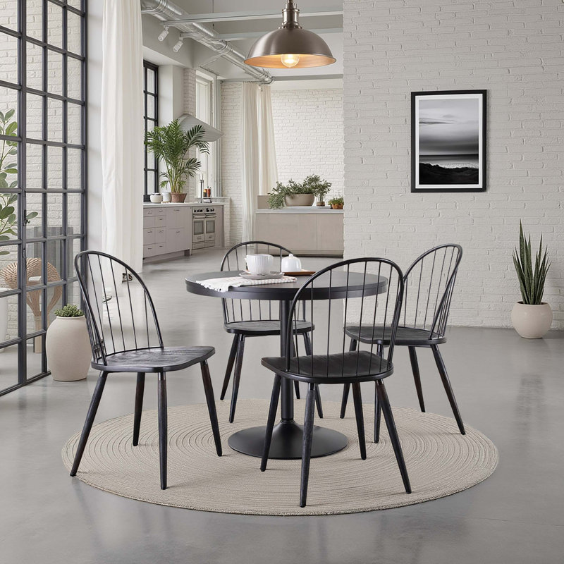 Ensemble de salle à manger 5 pièces comprenant un plateau en bois massif et des sièges en bois avec des dossiers à broches en métal pour un repas durable, élégant et confortable.